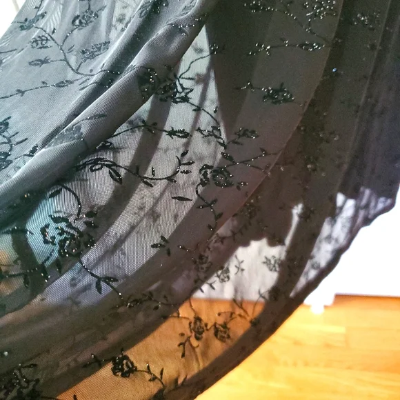 Formal night gown - Picture 7 of 8